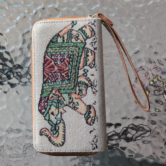 Boho Chic Elephant Embroidered Tapestry Zip Around Wallet Wristlet NEW - Picture 4 of 7
